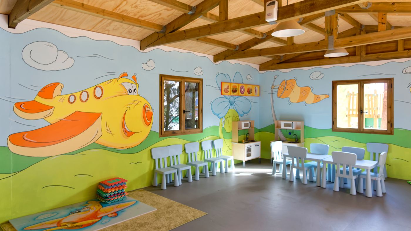 Servatur-Waikiki-Sports-and-Entertainment-60