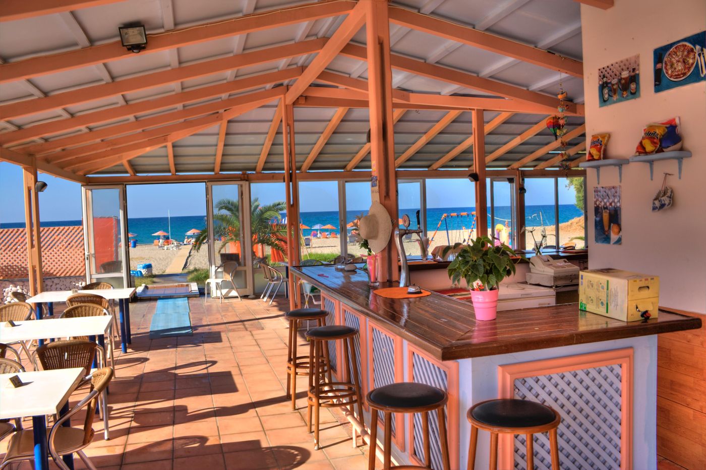 Trefon-Hotel-Apartments-Bar-45