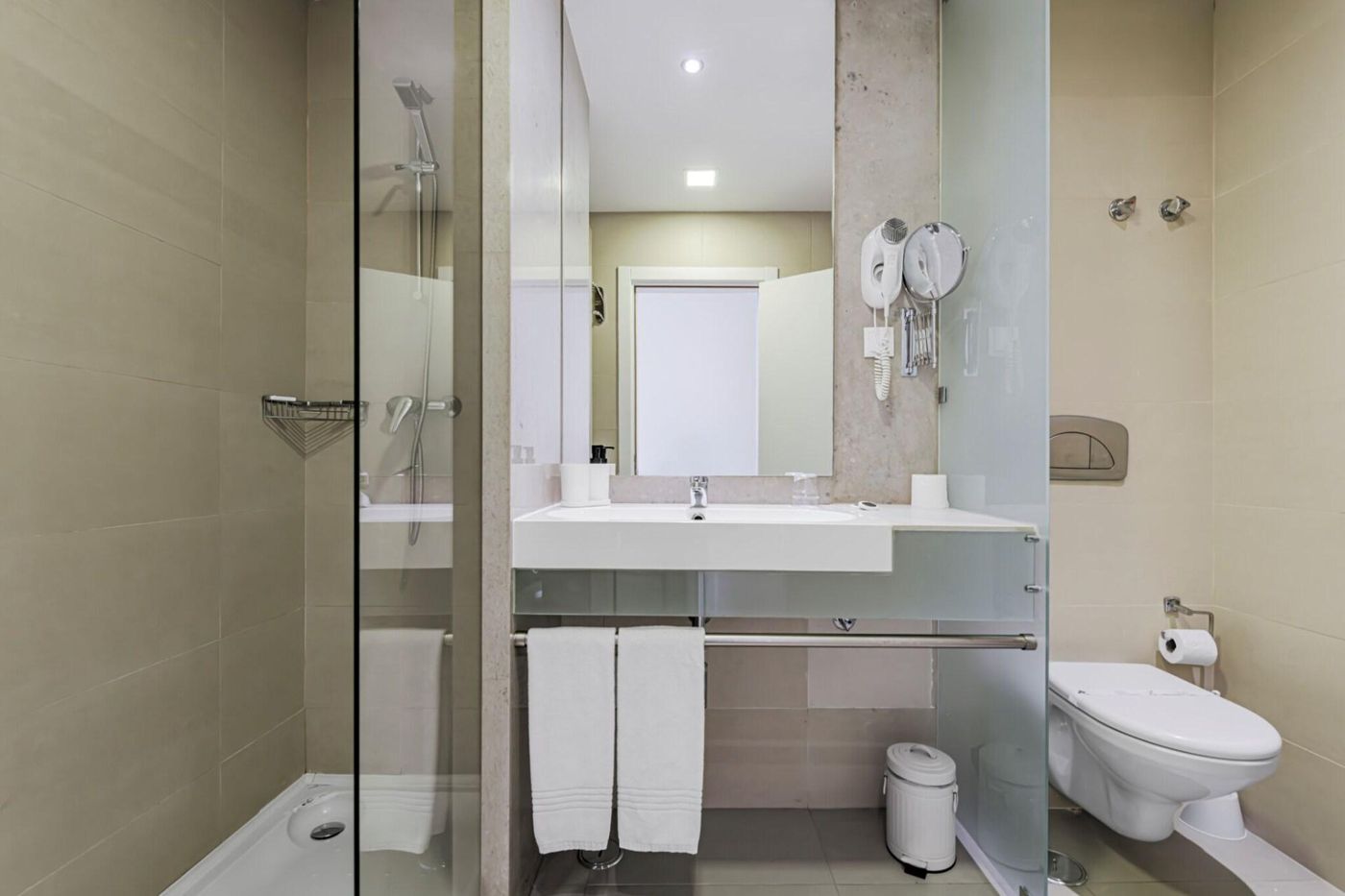 Lisboa-Central-Park-Room-19