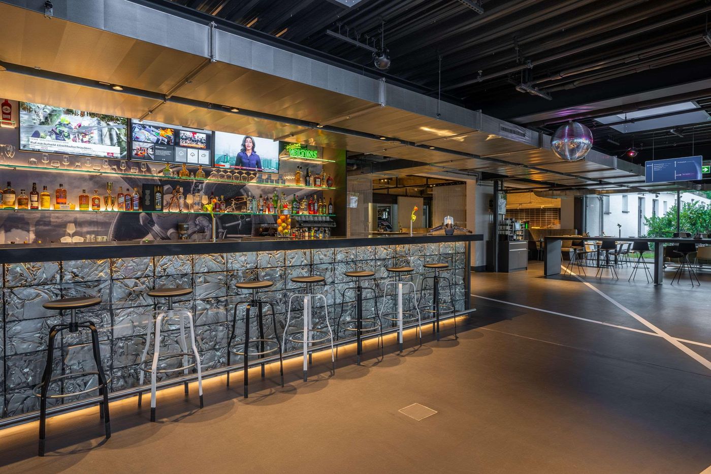 V8-Hotel-Koln-Bar-10