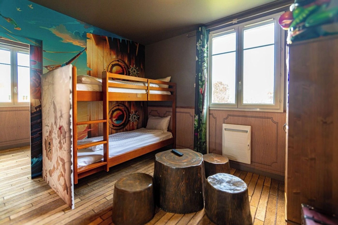 Explorers-Hotel-Room-26