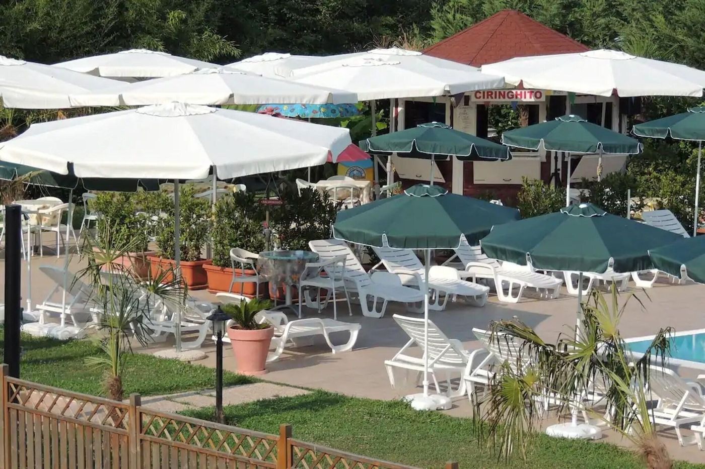 Country-House-Country-Club-Pool-3