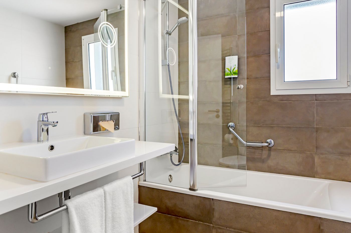 White-Sands-Beach-Club-Room-25