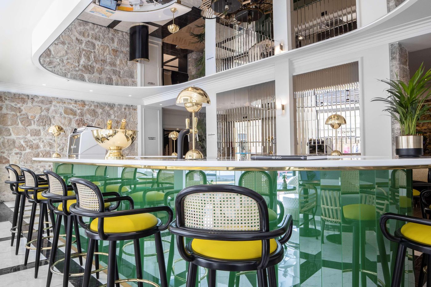 Best-Western-Roosevelt-Bar-40