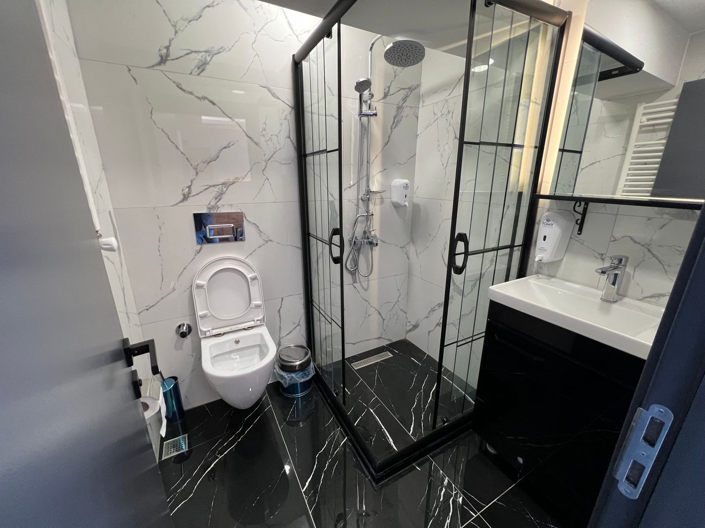 Blue-Suite-Otel-Room-16