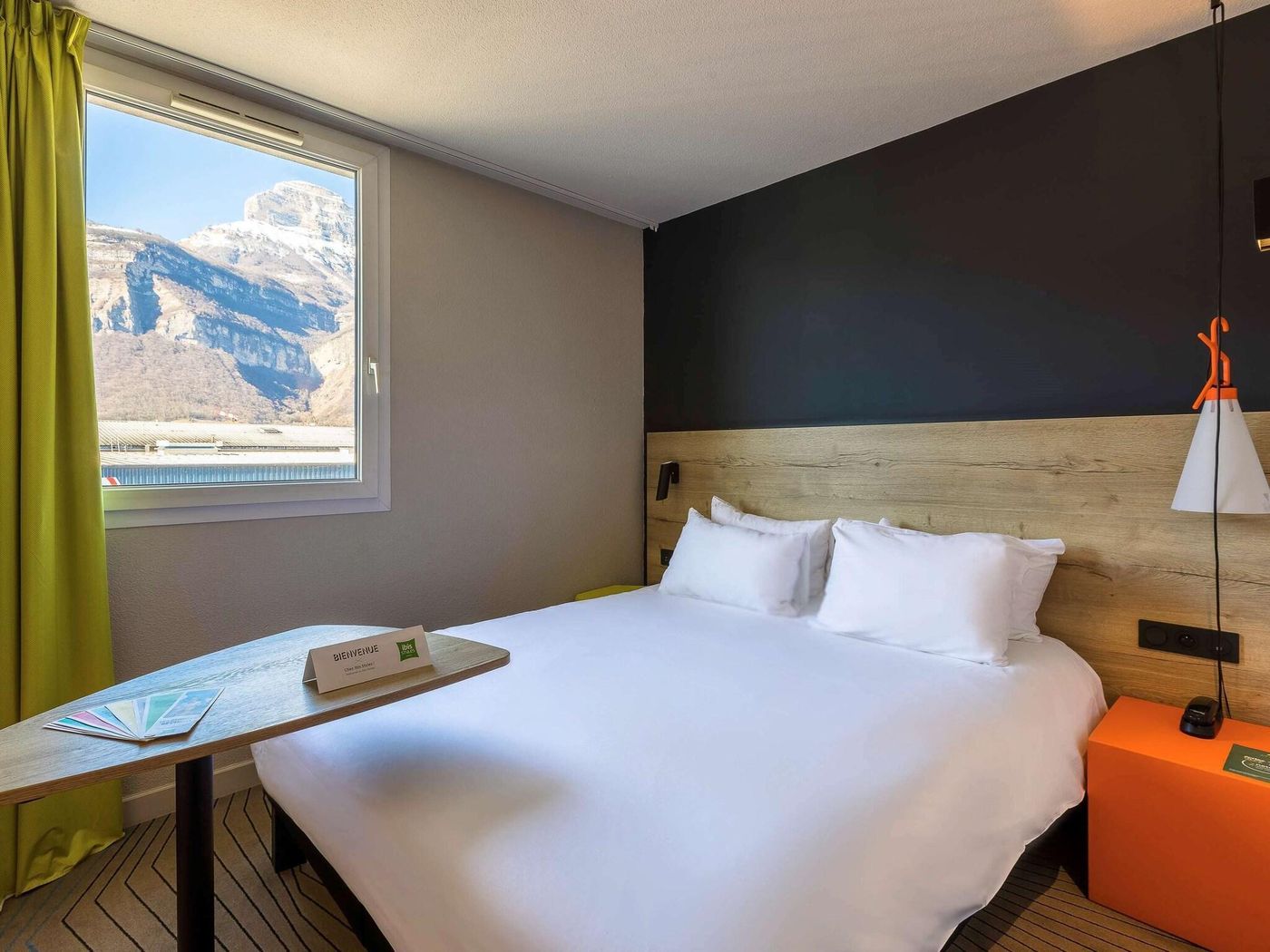 Ibis Styles Crolles Grenoble A41-France-Crolles-Room-10