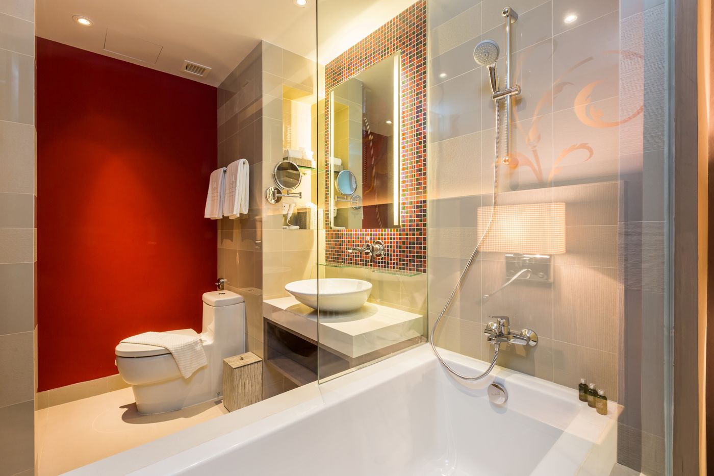 Grand-Mercure-Phuket-Patong-Room-38