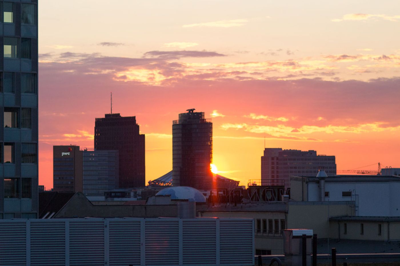 Mondrian-Suites-Hotel-Berlin-Checkpoint-Charlie-General-view-6