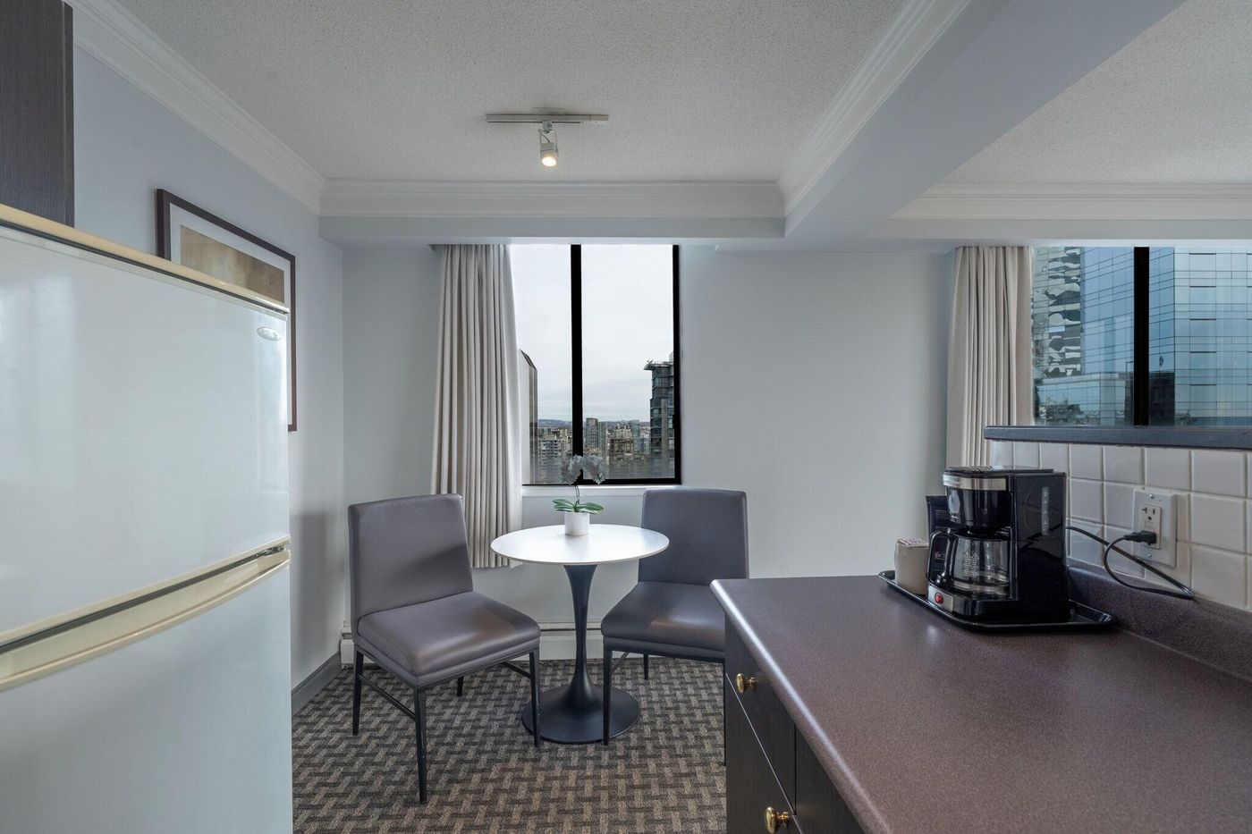 Century-Plaza-Hotel---Spa-Vancouver-Room-46