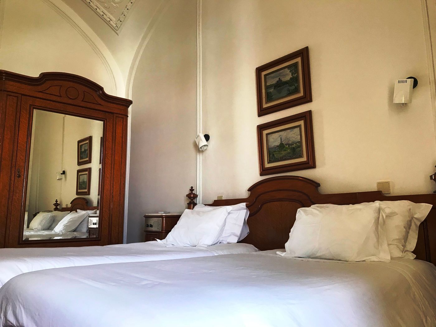 Hotel-De-Moura-Room-31