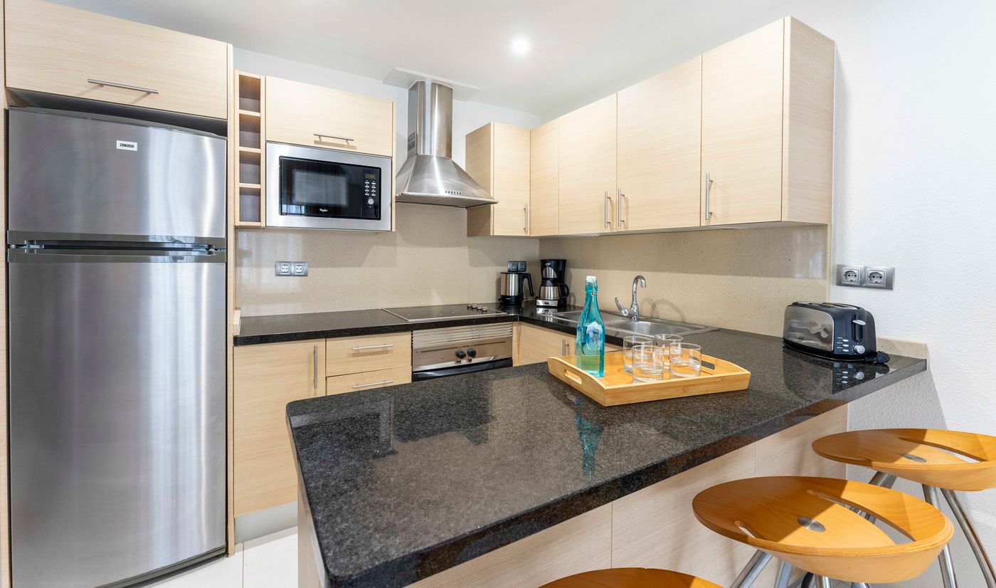 ONA-Hollywood-Mirage-Room-41