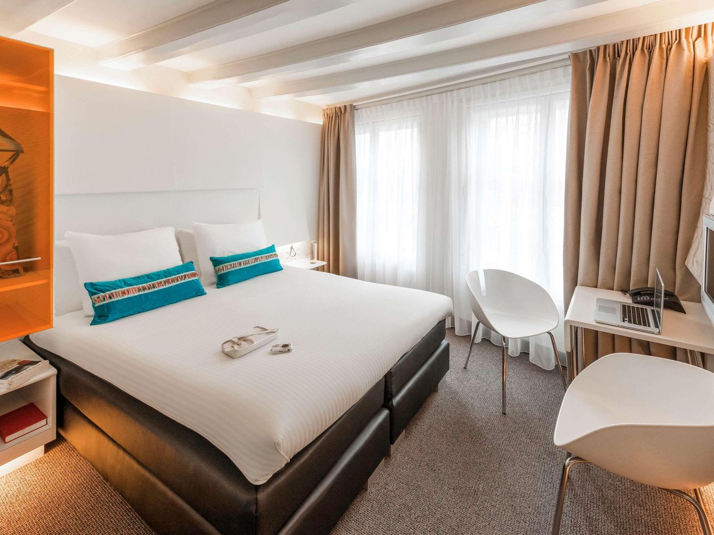 ibis-Styles-Amsterdam-Central-Station-Room-9