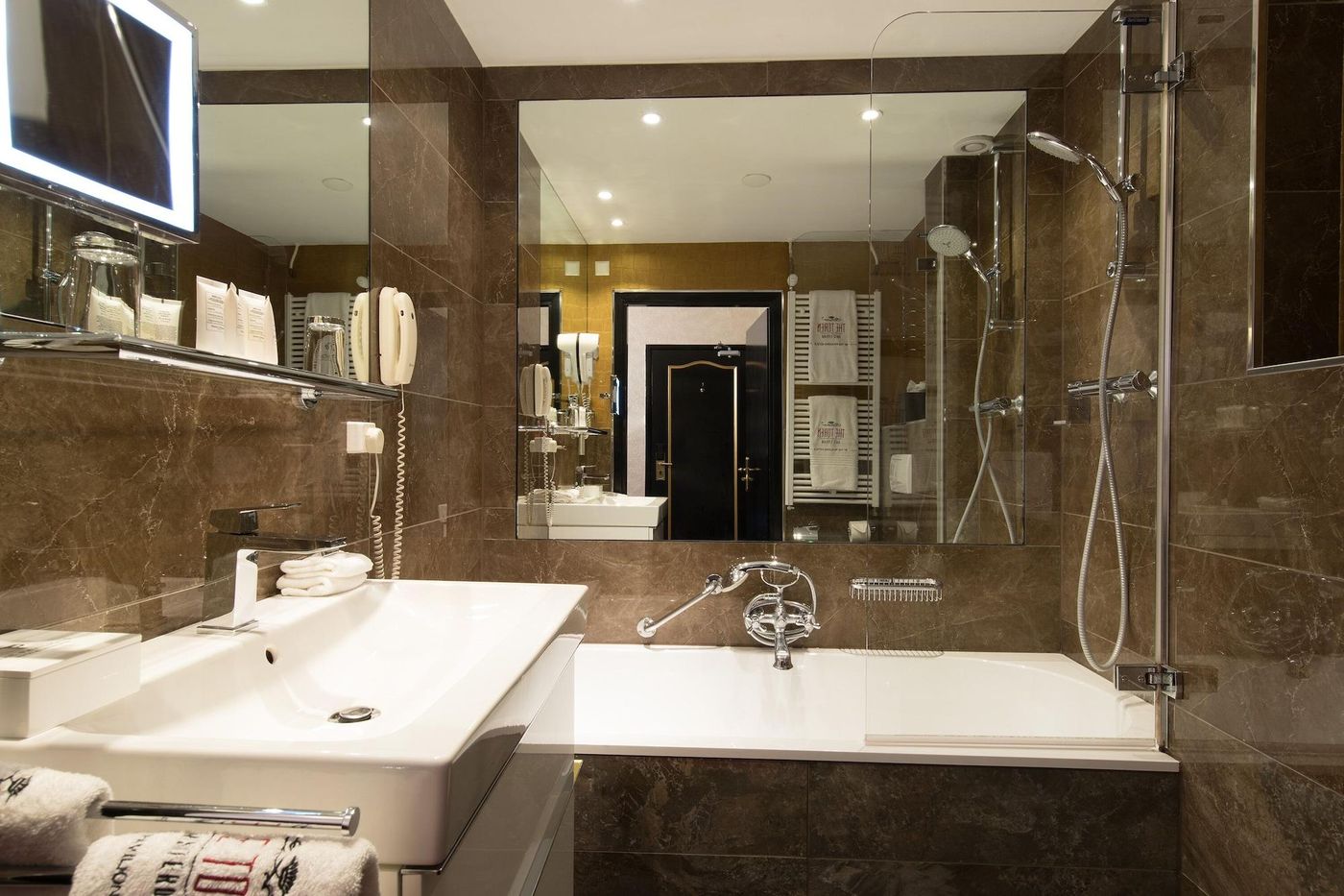 The-Pavilions-Amsterdam--The-Toren-Room-23