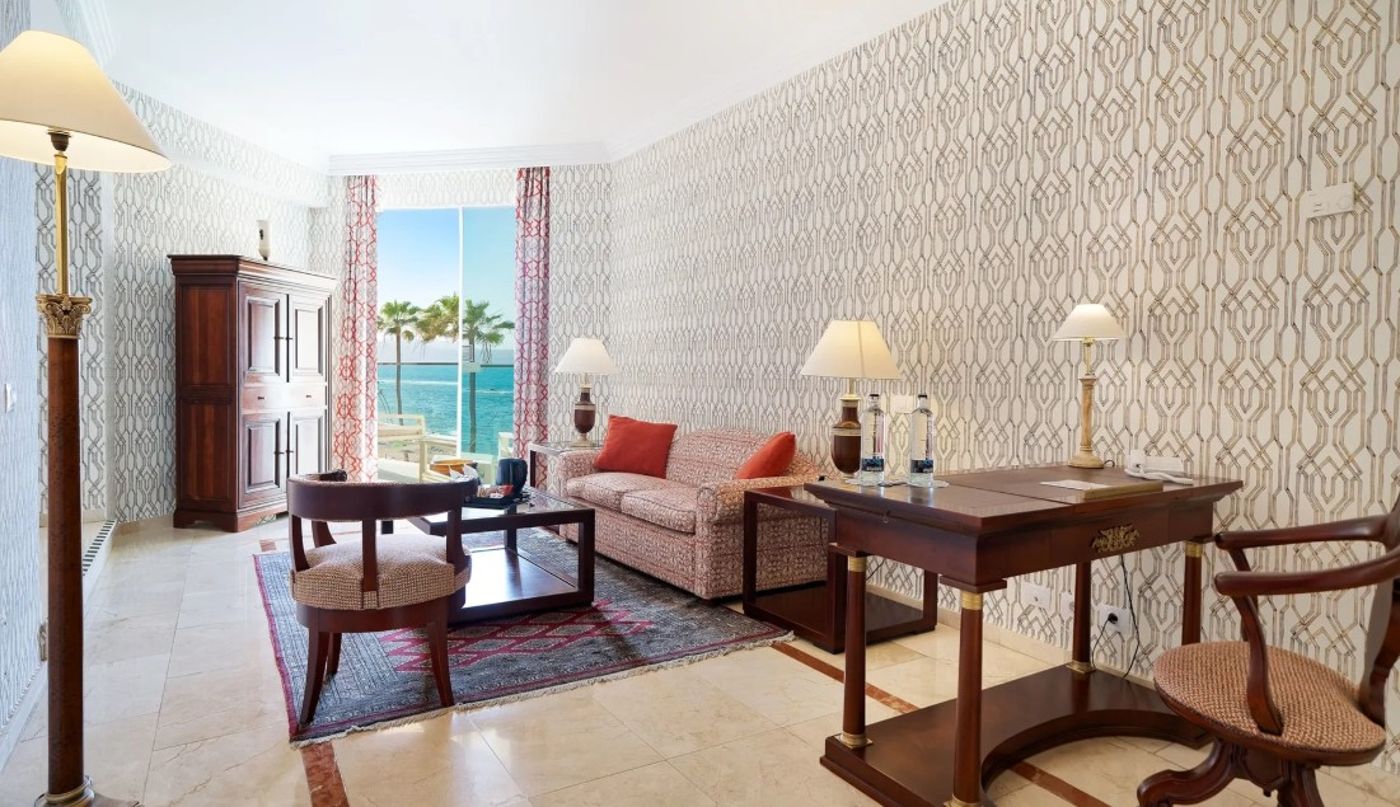 Bull-Reina-Isabel---Spa-Room-16