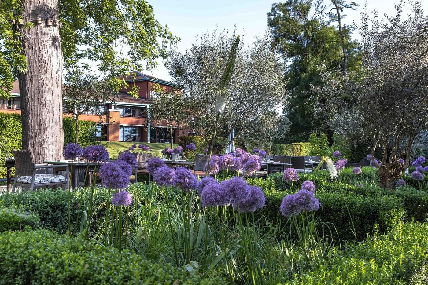 La-Reserve-Geneve---Hotel-Spa-and-Villa-General-view-98