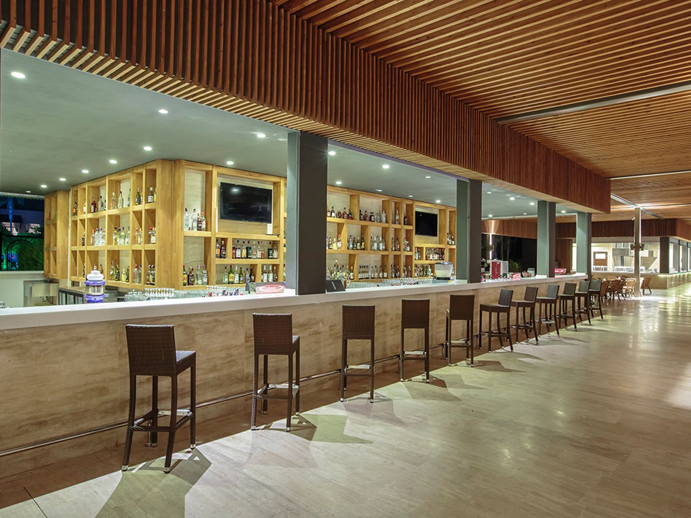 Alva-Donna-World-Palace-Hotel-Bar-58