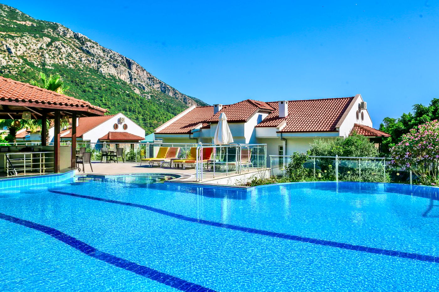 Sertil Deluxe Tropical Suites