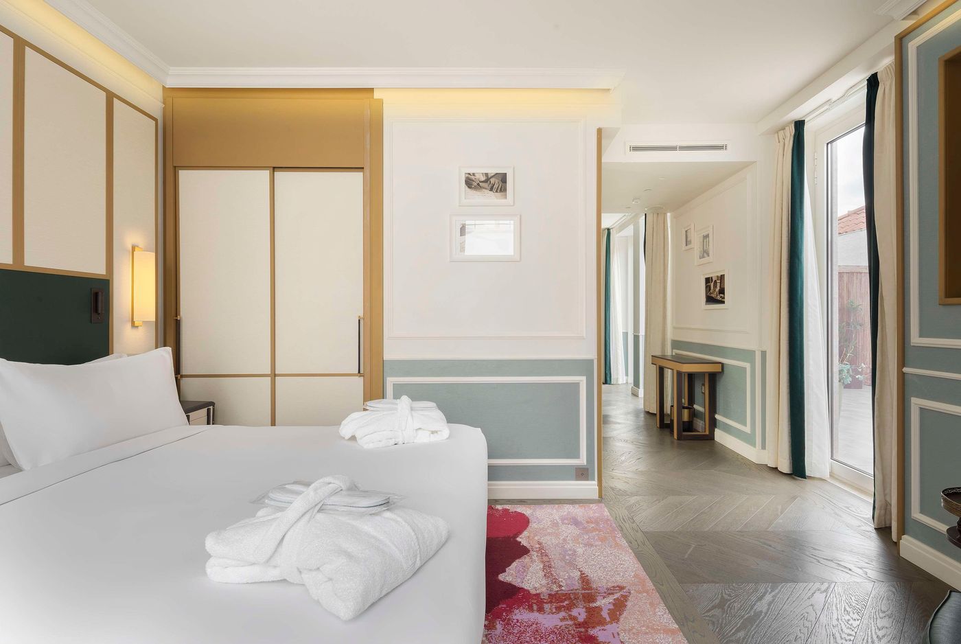 The-Emerald-House-Lisbon--Curio-Collection-by-Hilt-Room-47