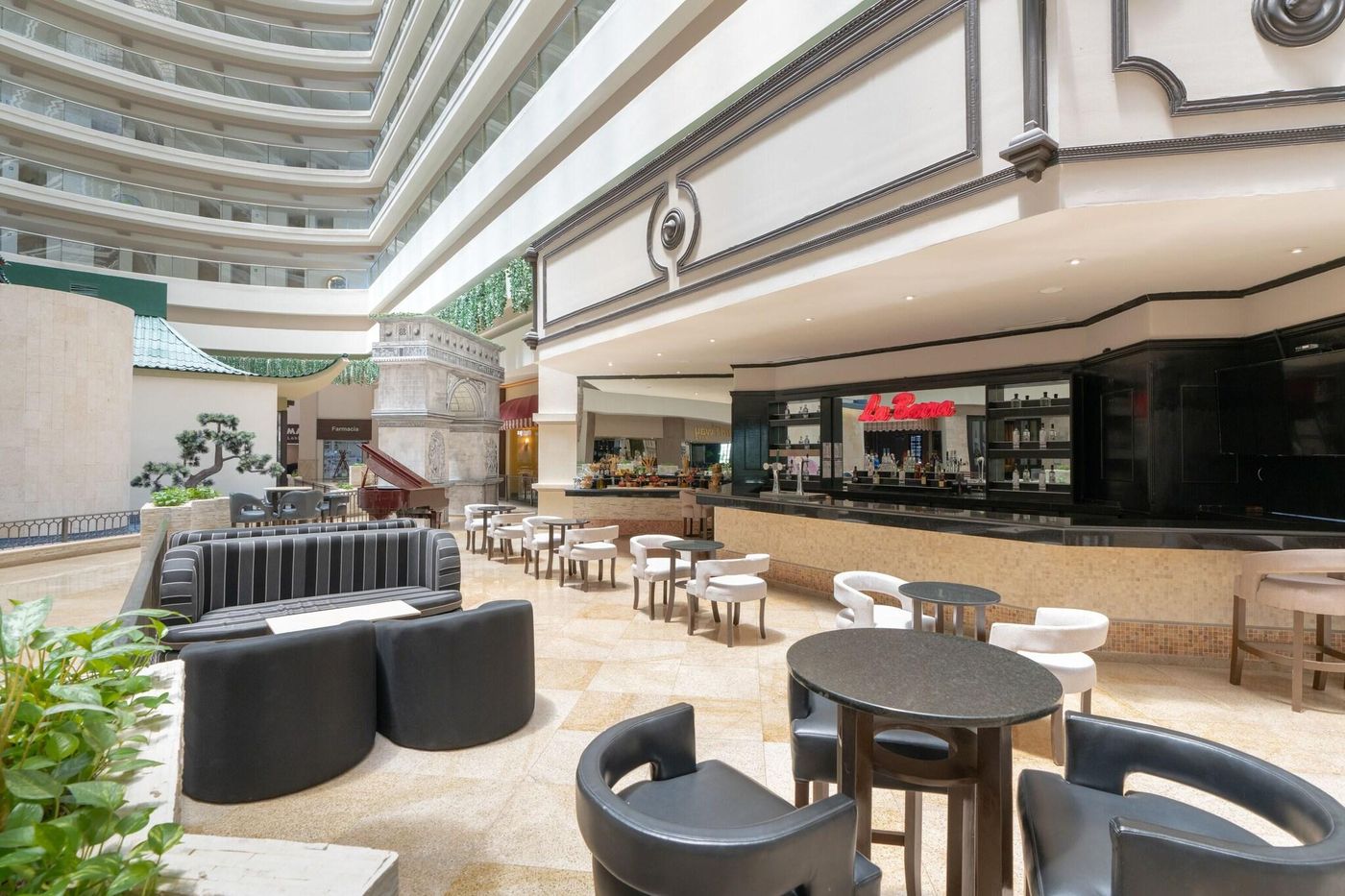 Seadust-Cancun-Family-Resort-Bar-59