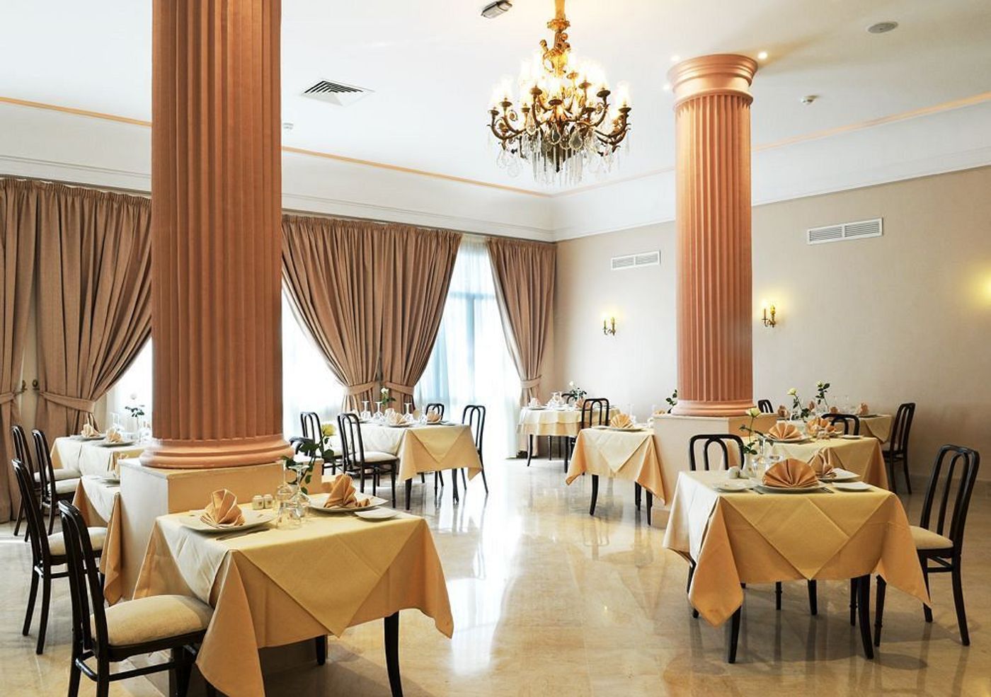 Majestic-Restaurant-9