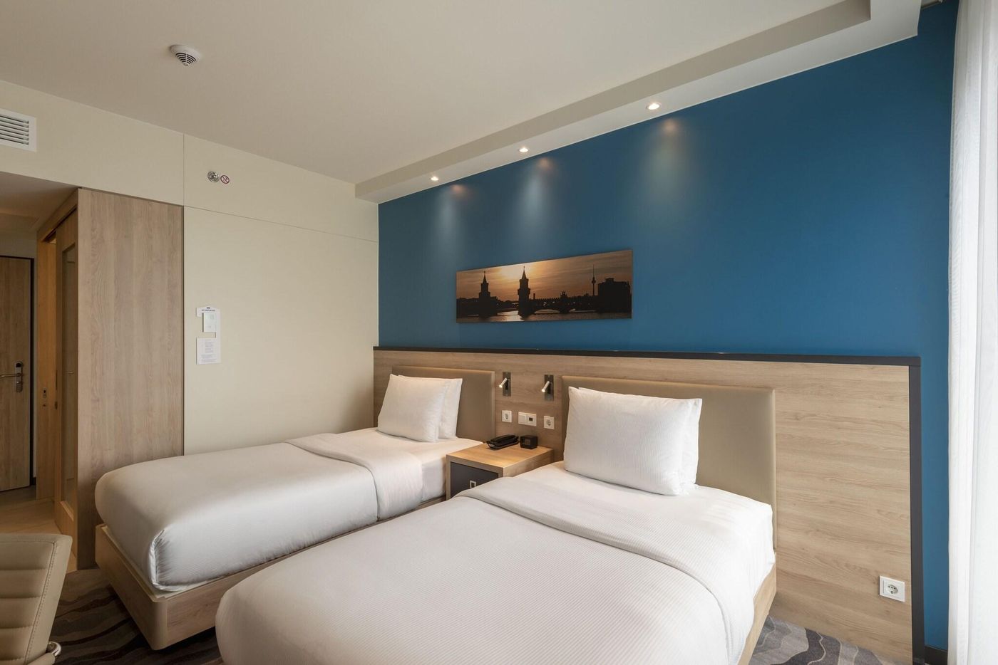 Hampton-Inn-Berlin-City-Centre-Alexanderplatz-Room-26