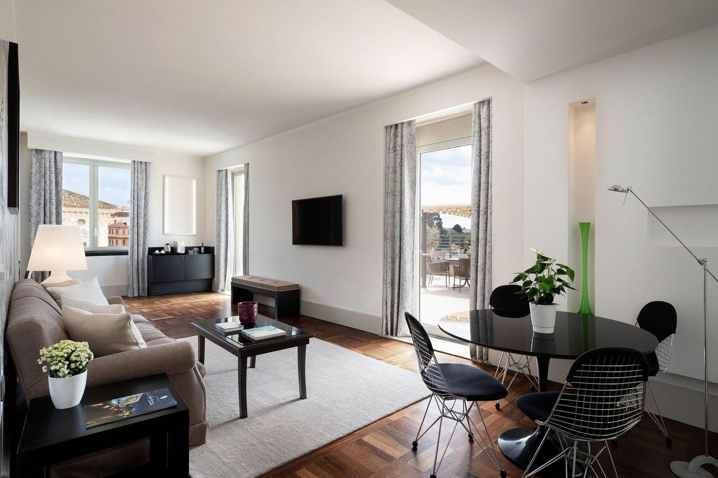 Sina-Bernini-Bristol--Autograph-Collection-Room-52