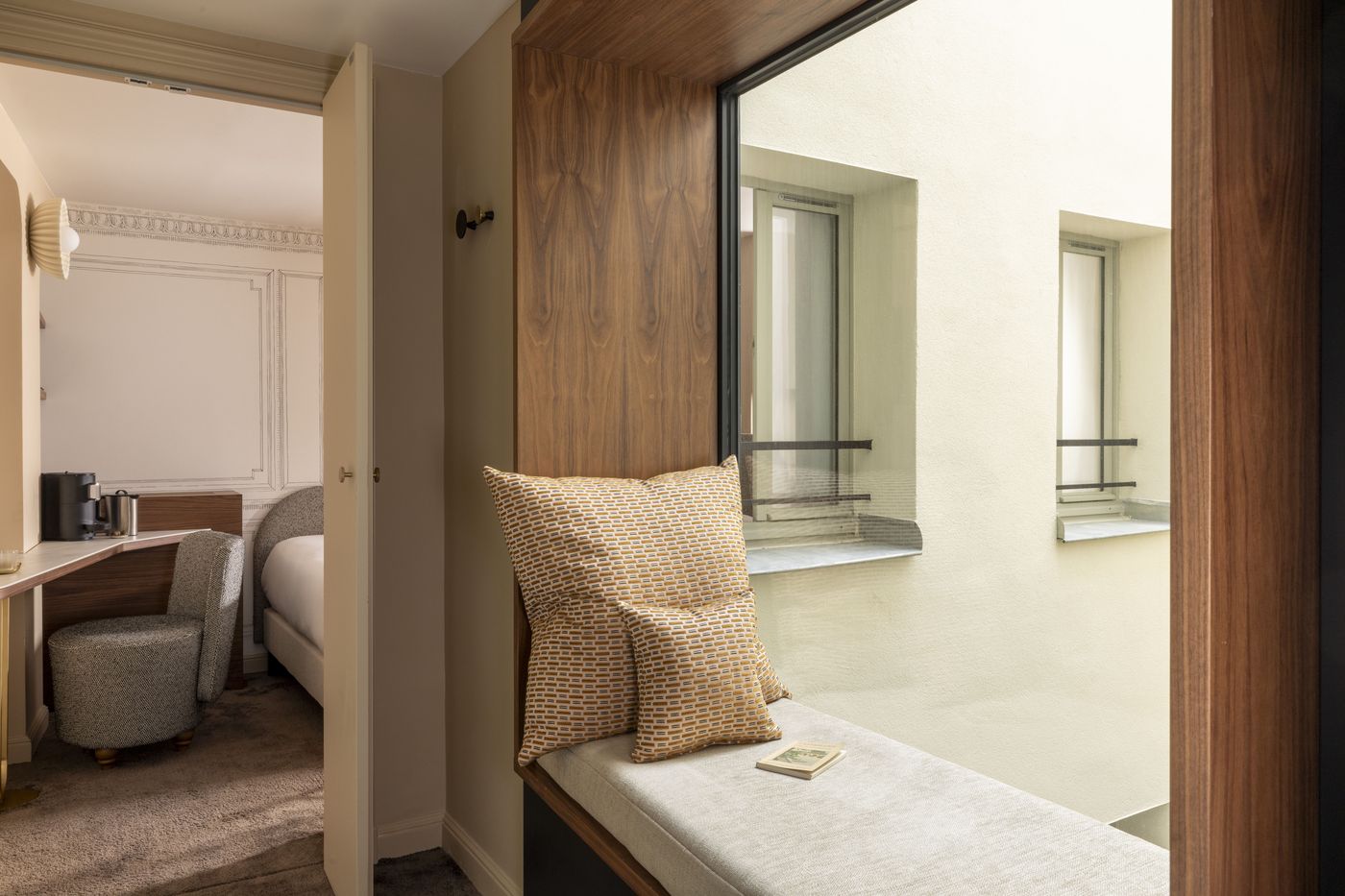 Hotel-L-de-Lutece-Room-6