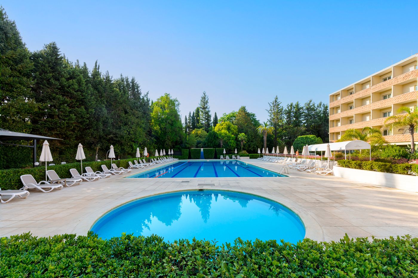 Crowne-Plaza-Rome---St--Peter-s-Pool-2