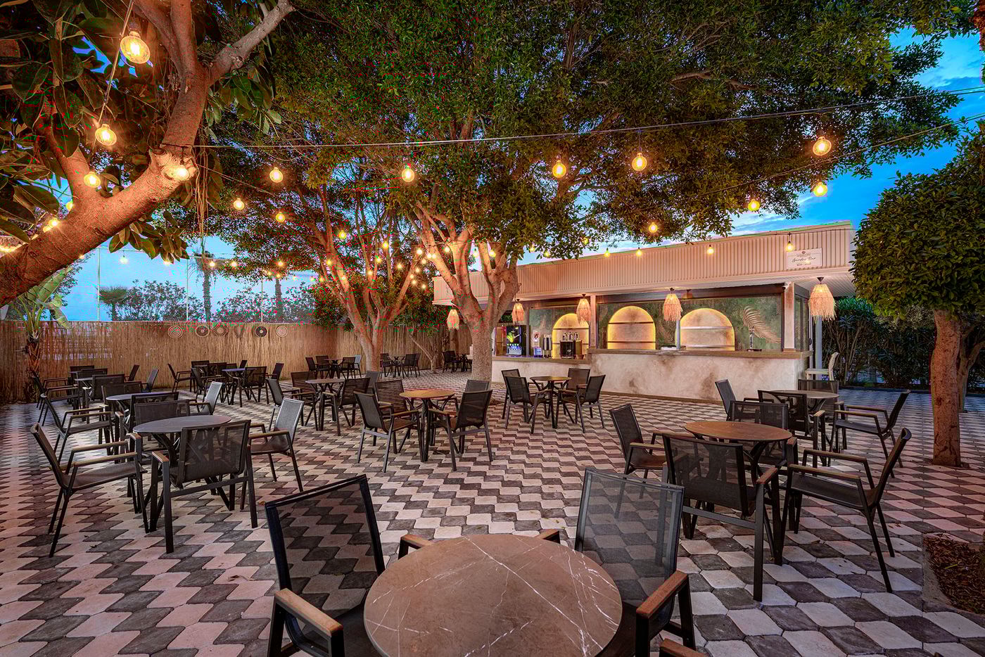 10- Garden Bar-1.jpg