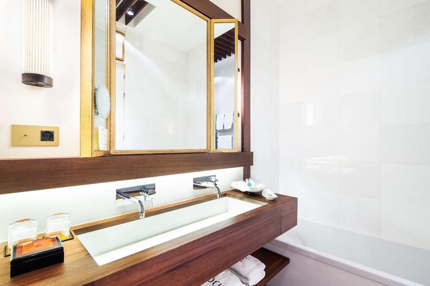 Do: Placa Reial-Spain-BARCELONA-General view-7