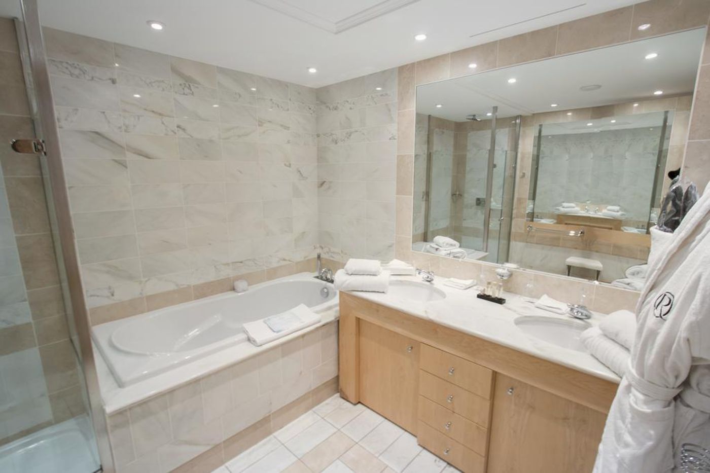 Pavillon De La Rotonde Et Spa - France - CHARBONNIERES LES BAINS - General view - 2