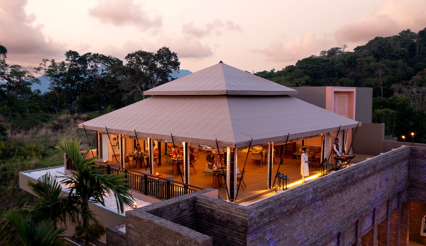 Avista-Hideaway-Resort-and-Spa-Restaurant-18