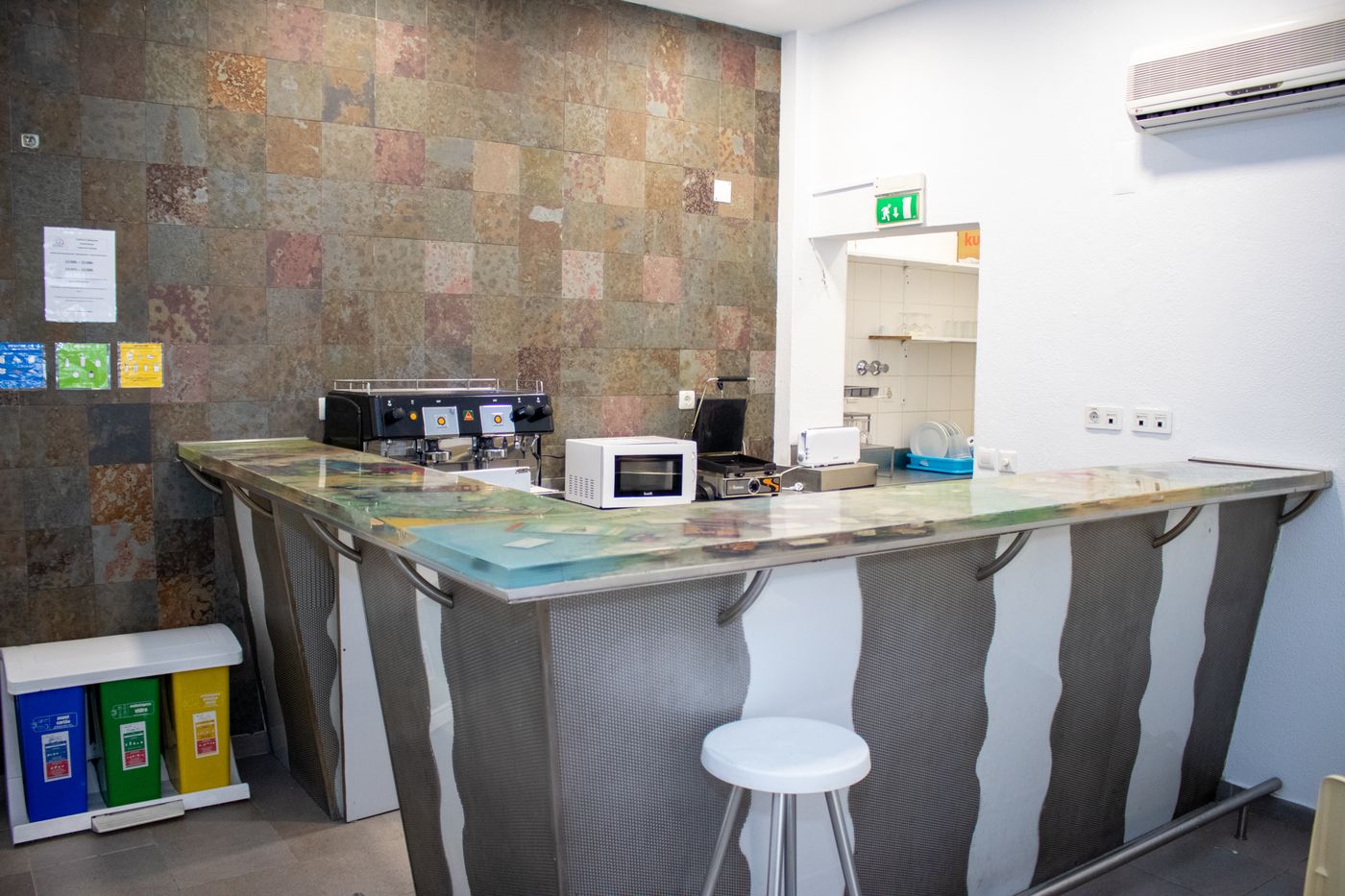 Pousadas-de-Juventude-Bar-9