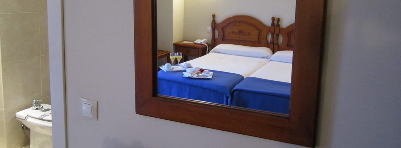 Malaga-Hotel-Eliseos-Room-23