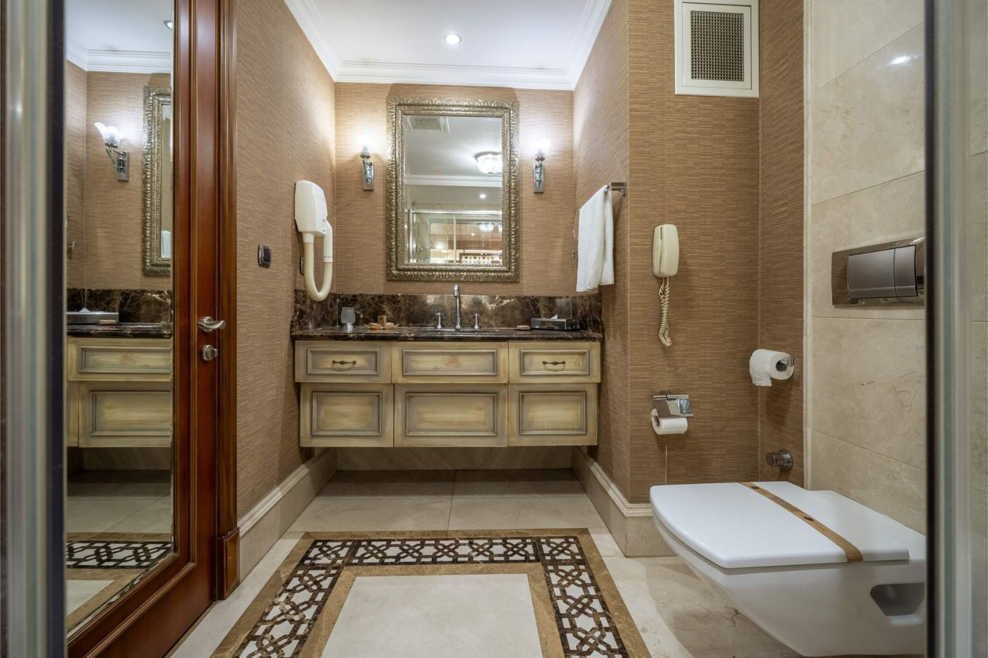 The-Central-Palace-Boutique-Room-34