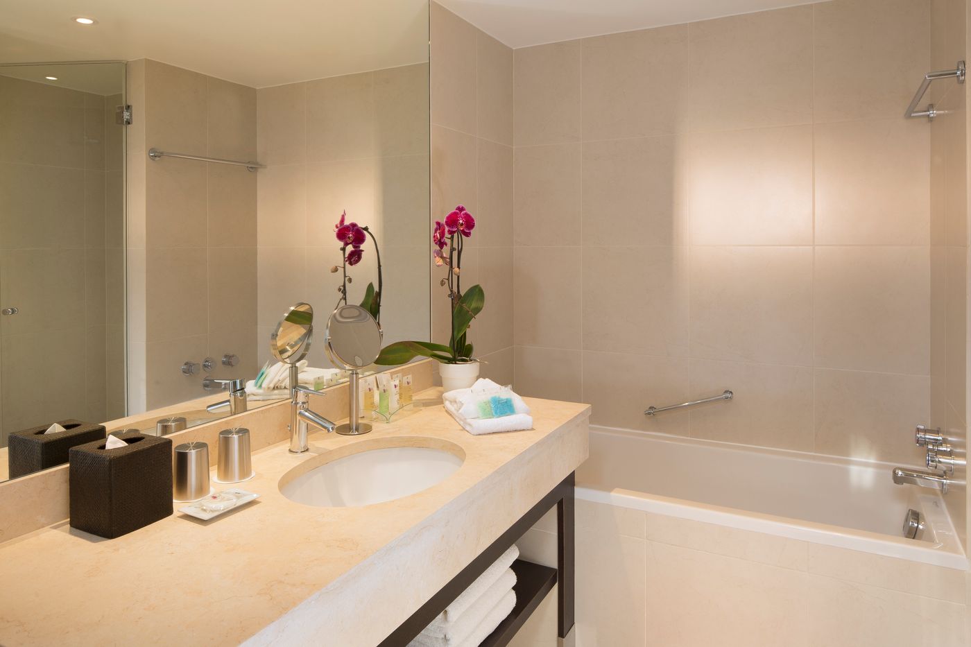 Garden-Elysee-Room-32