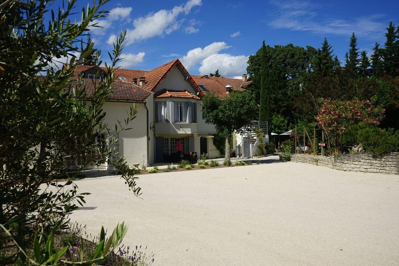 Logis Hostellerie Blason De Provence-France-Monteux-General view-2