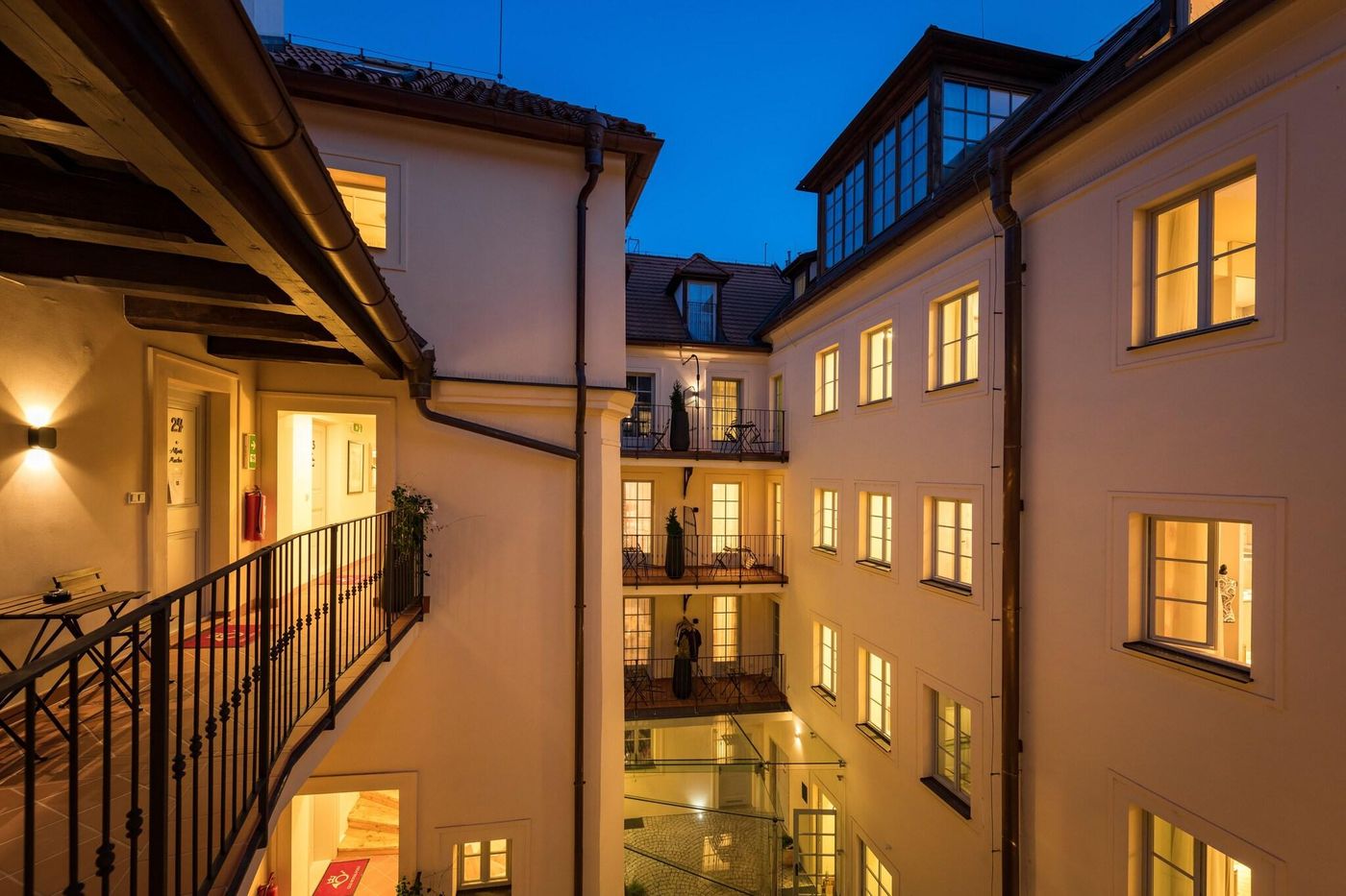 Old-Royal-Post-Hotel-General-view-13