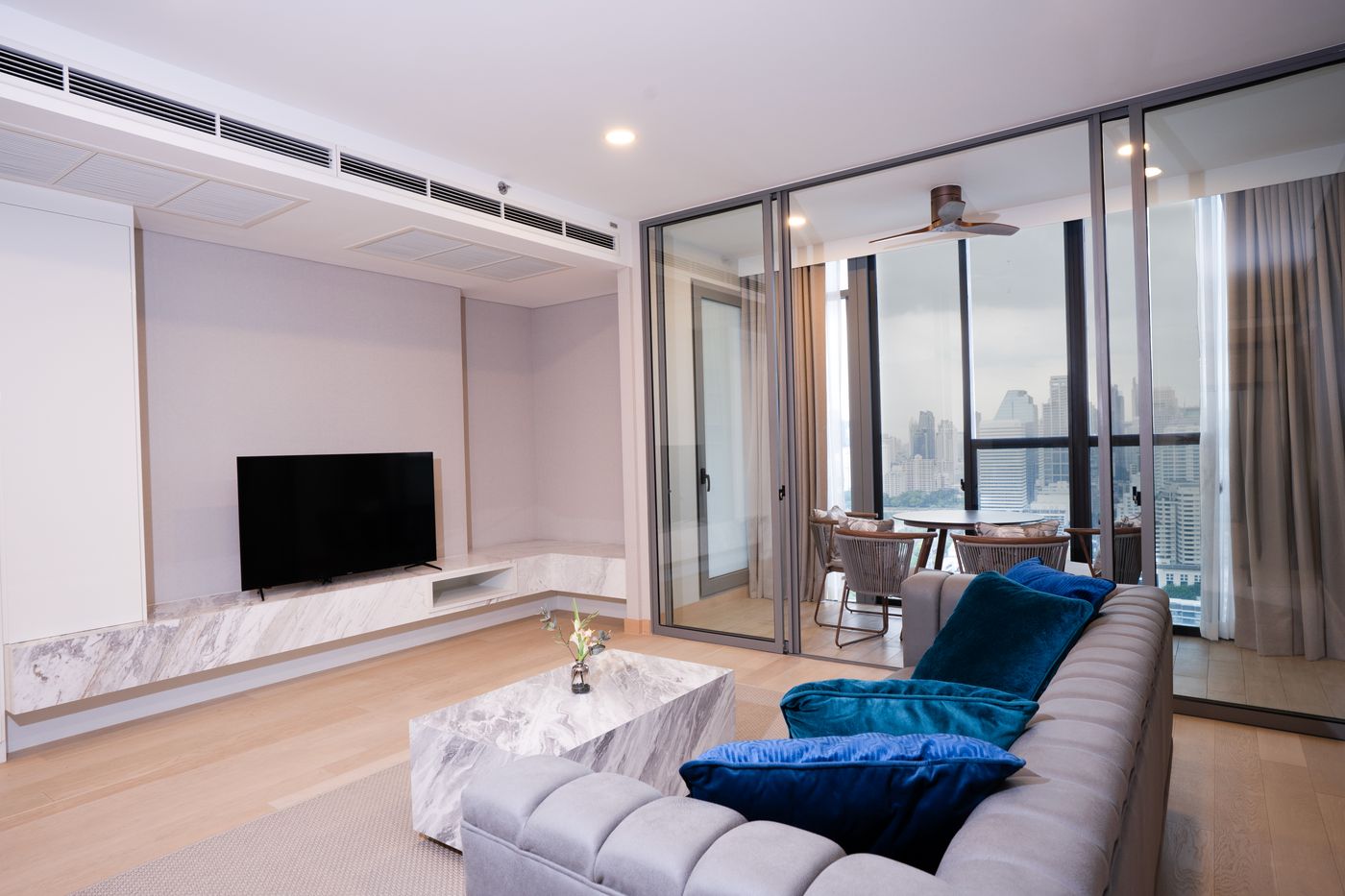 Wyndham-Bangkok-Queen-Convention-Centre-Room-35