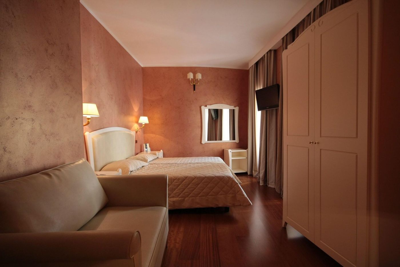 Hotel-Rojan-Room-10