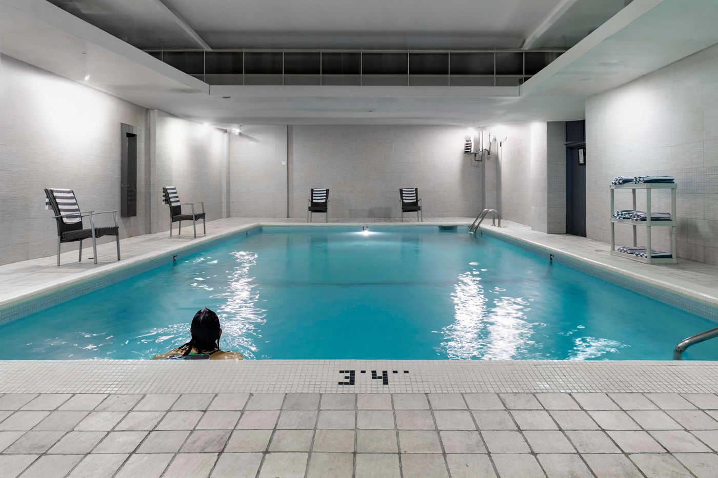 Century-Plaza-Hotel---Spa-Vancouver-Pool-94