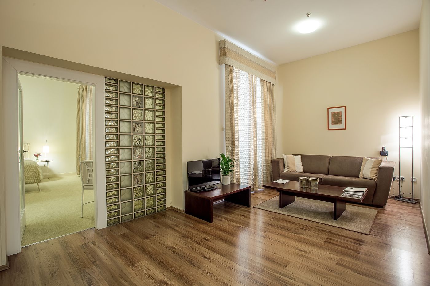 Mamaison-Residence-Izabella-Budapest-Room-24