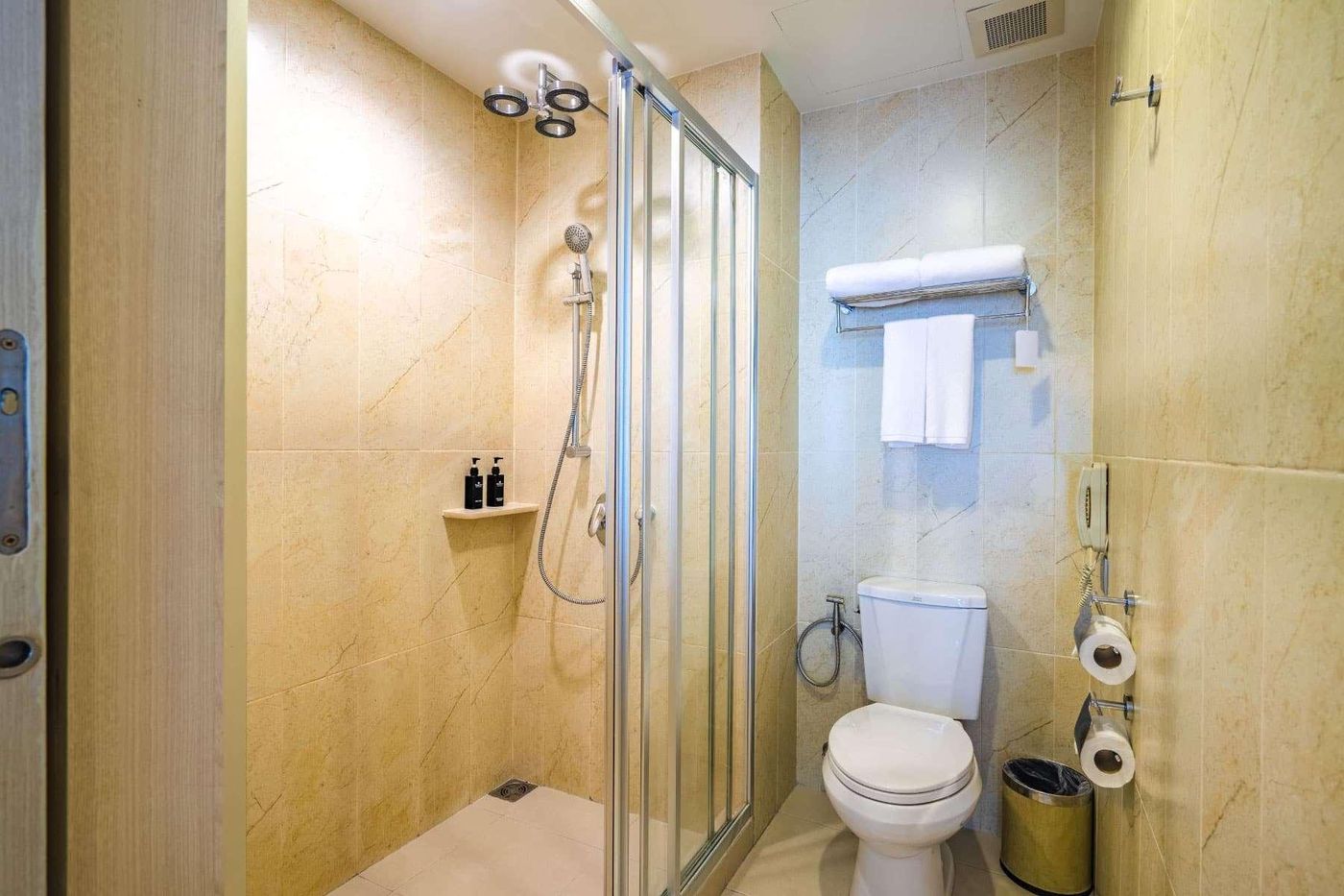 Ramada-By-Wyndham-Phuket-Deevana-Room-54