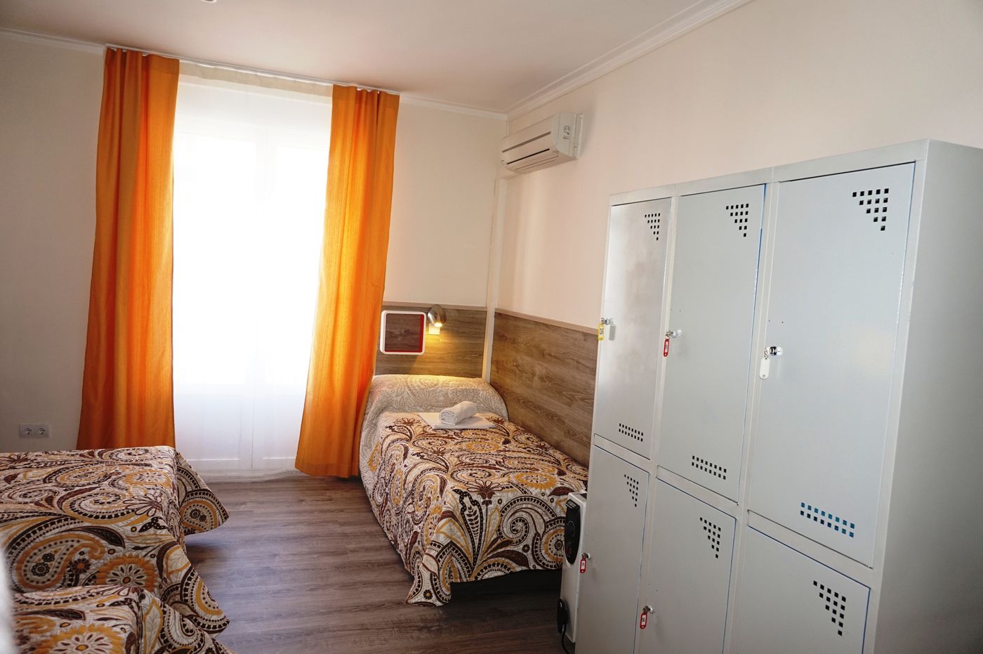 Mucho-Madrid-Room-35