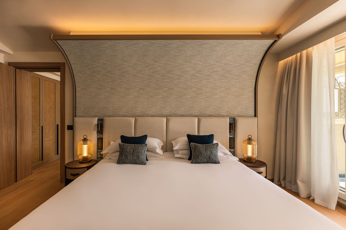 Mazzaro-Sea-Palace-Room-14