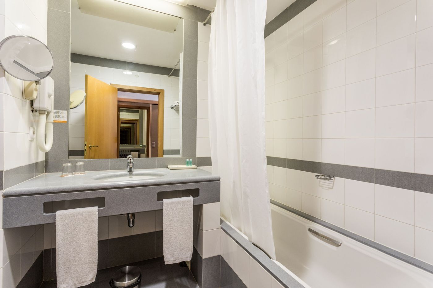 Riviera-Hotel-Carcavelos-Room-35