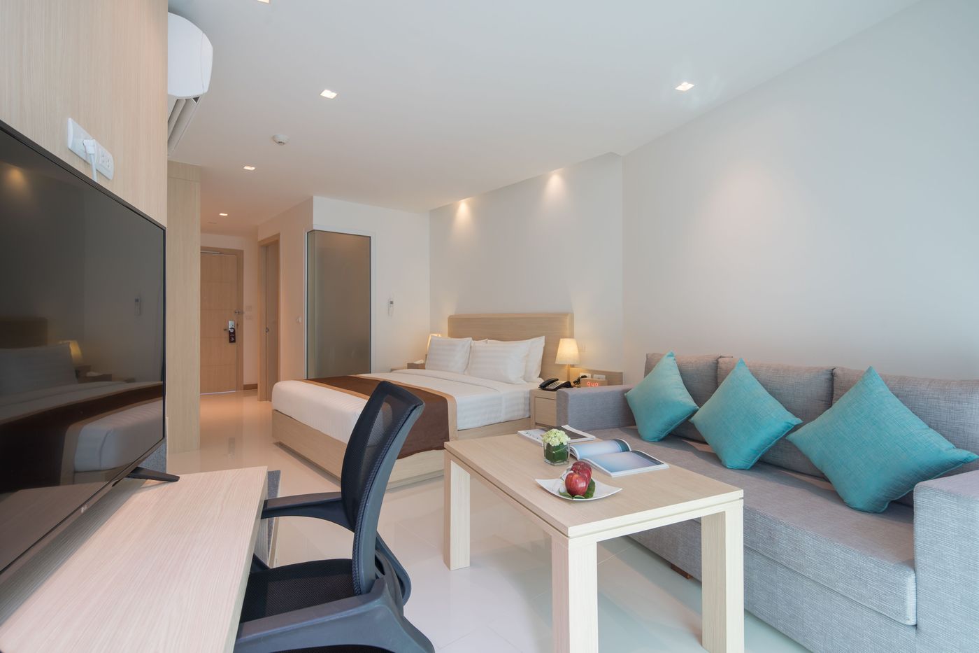 The-Beachfront-Hotel-Phuket-Room-26