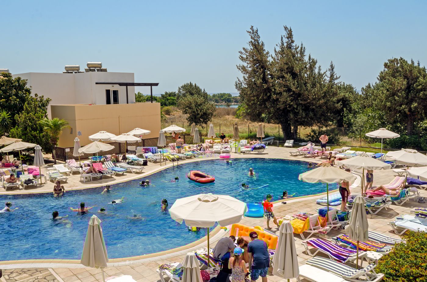 Matina-Pefkos-Aparthotel-Pool-7
