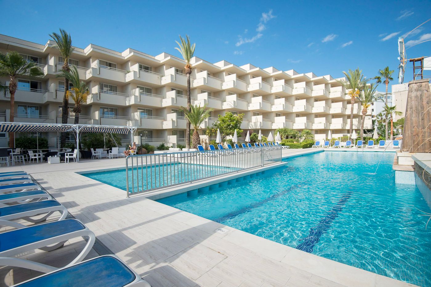 Globales Cala Bona Suites