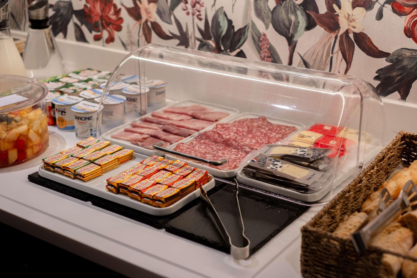 Kyriad-Par----s-10---Canal-Saint-Martin--R----publique-Restaurant-68